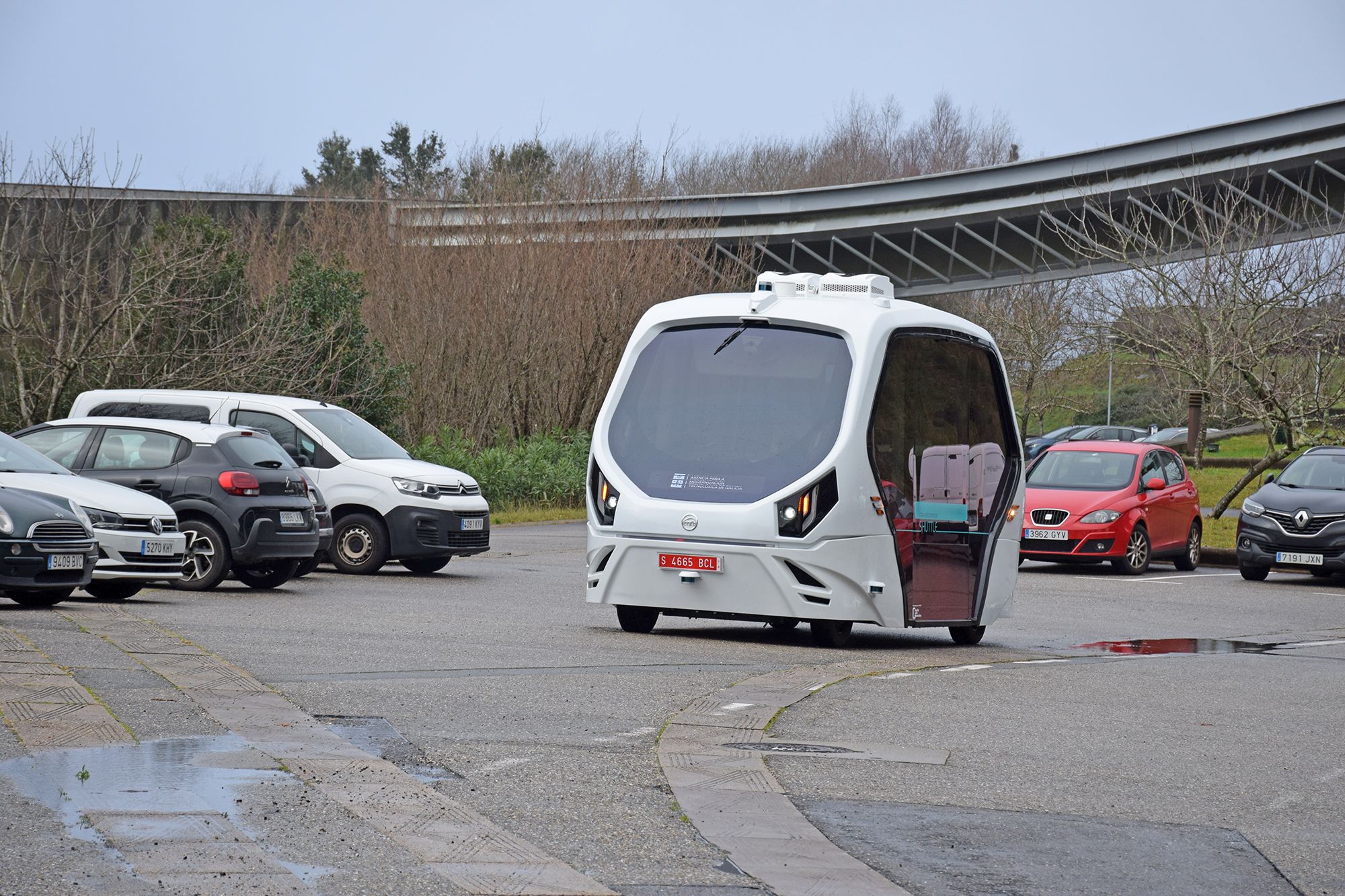 El vehículo autónomo recorriendo el campus de la Universidad viguesa