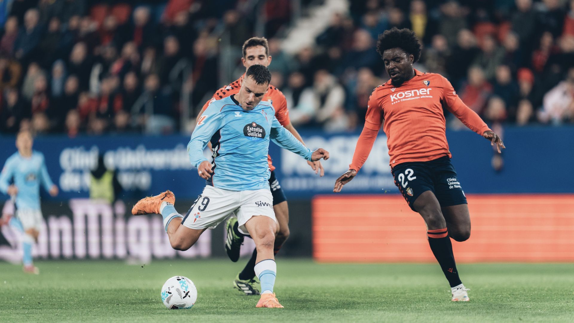 Ferrán Jutglà ante Boyomo Ferrán Jutglà ante Boyomo