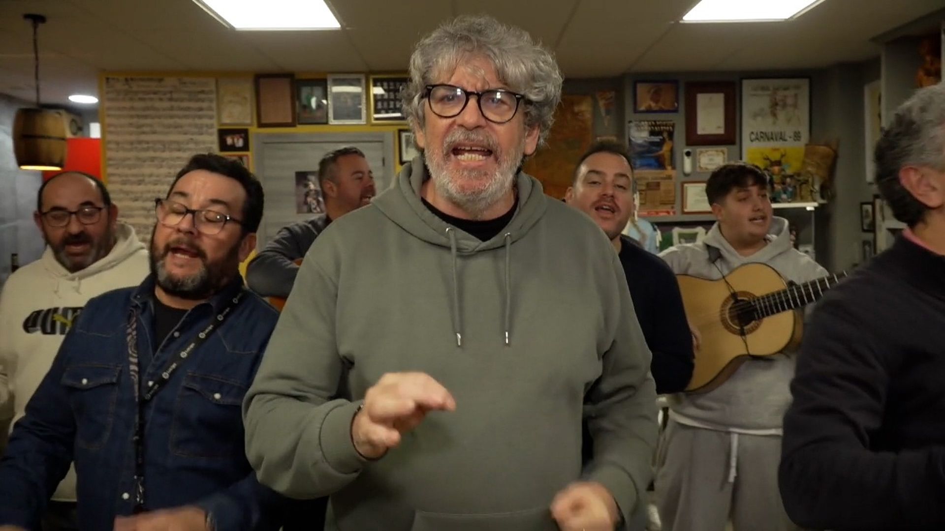 La Chirigota del Yuyu en su local de ensayo