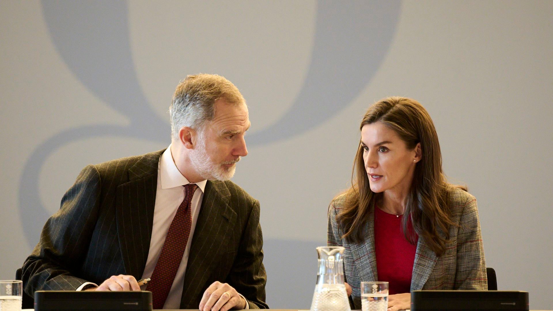 Los reyes durante la reunión del Patronato