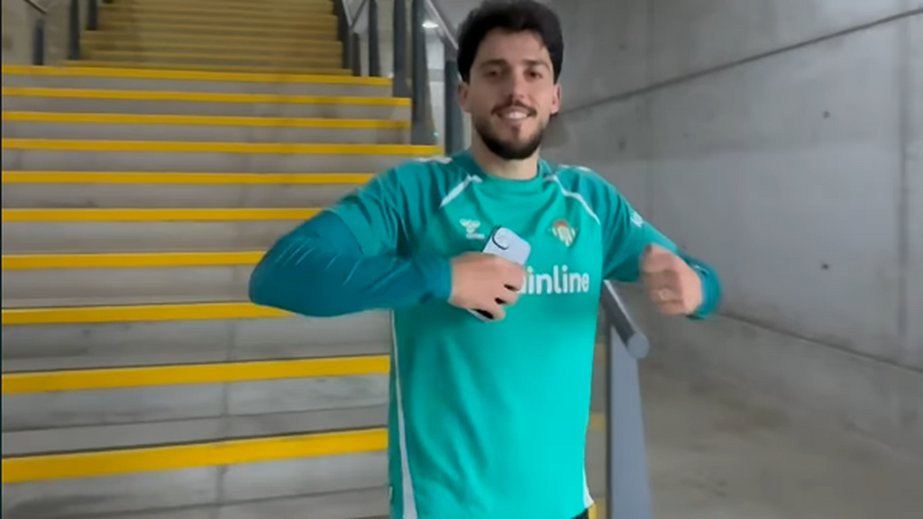 Los jugadores del Betis se concentran con el temporal antes del Atlético