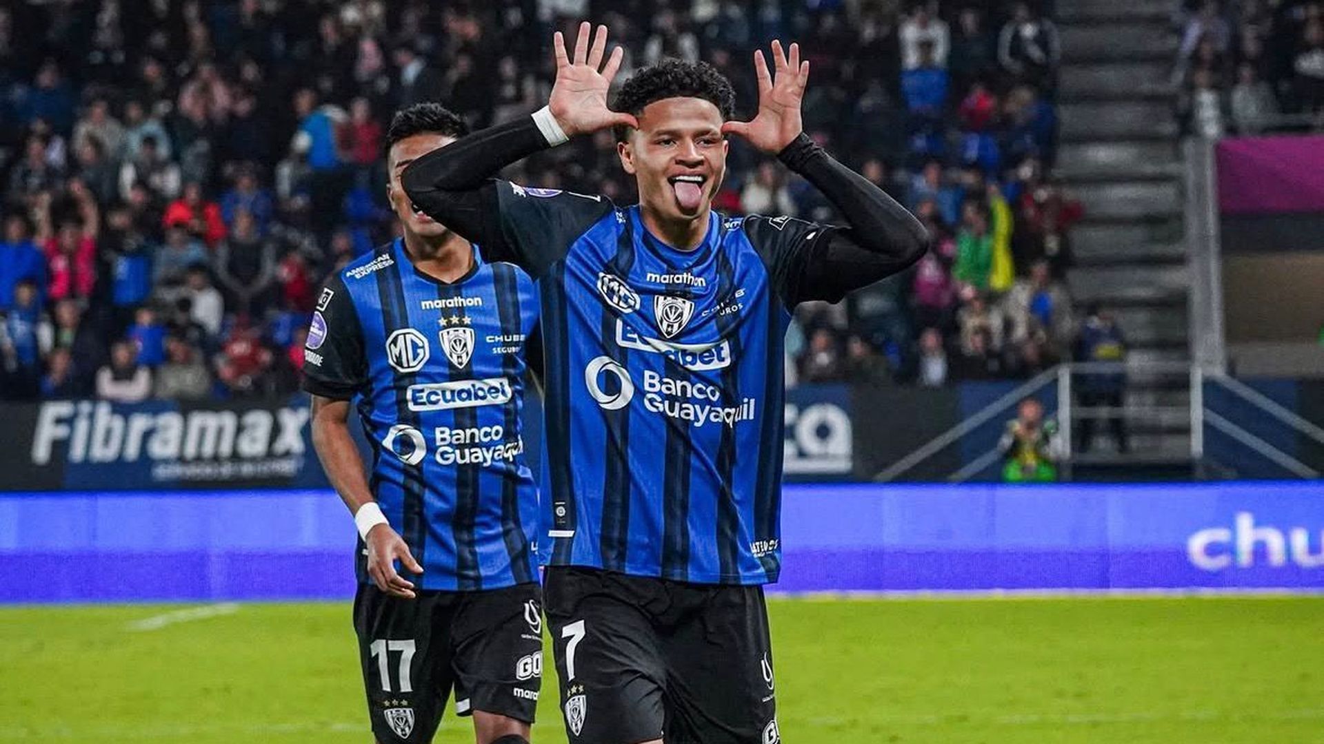 Patrik Mercado durante un encuentro con Independiente del Valle