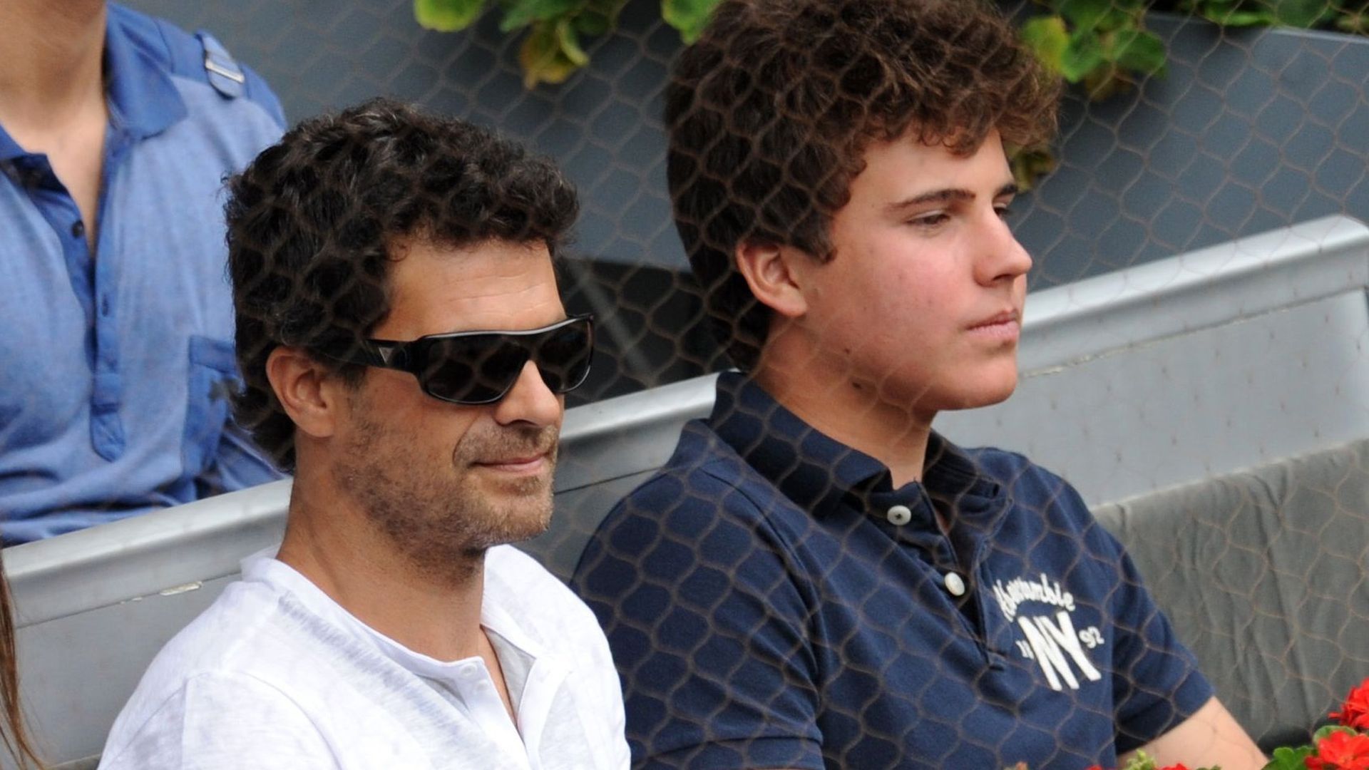 Rodolfo Sancho, con su hijo Daniel Sancho, en un partido de tenis