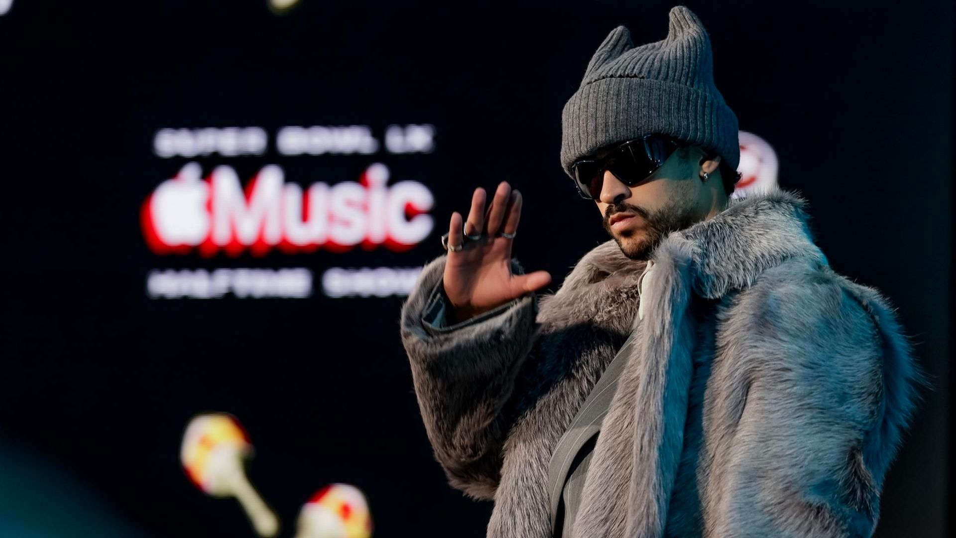 Bad Bunny en la rueda de prensa de la NFL