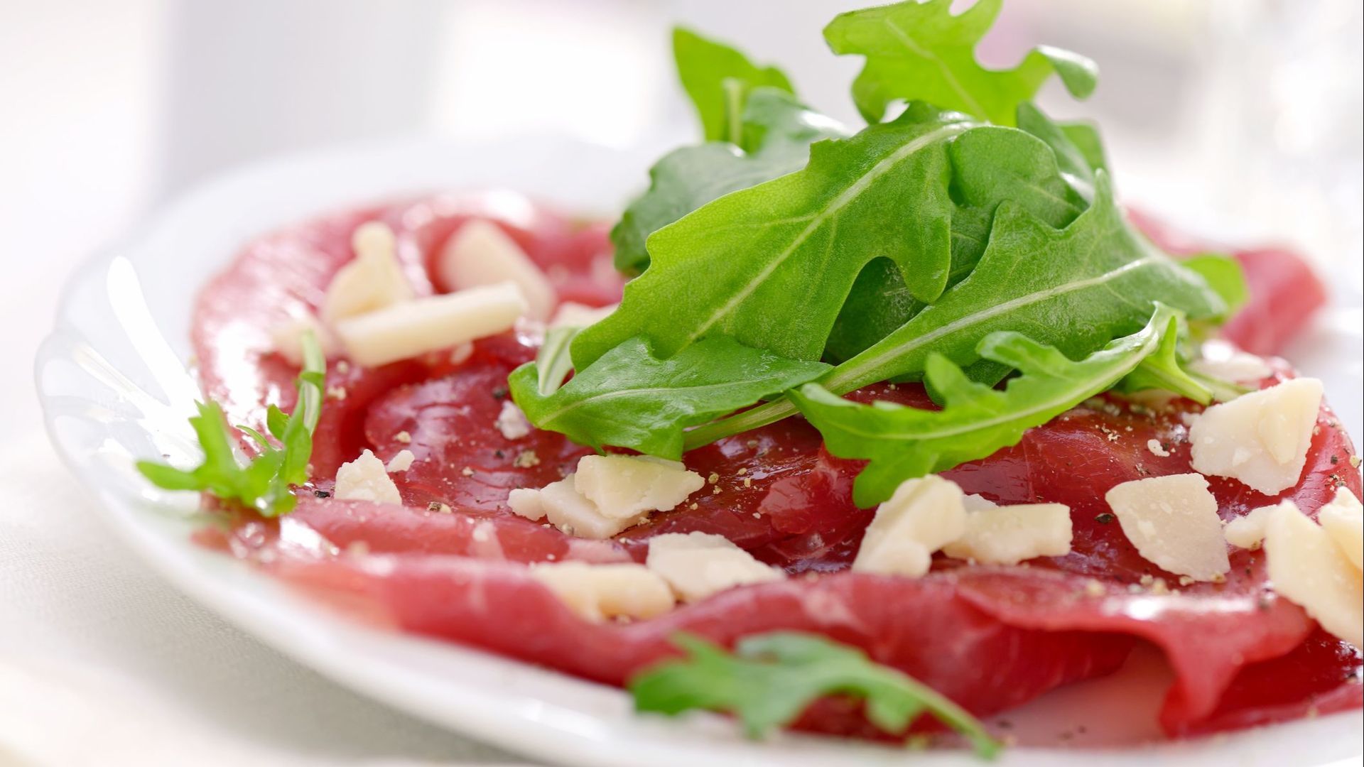 Carpaccio de ternera con parmesano