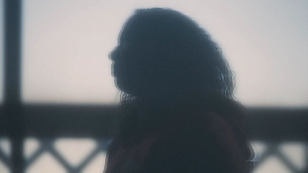 Una testigo de abusos sexuales en las bandas latinas relata las violaciones múltiples que se llevaban a cabo: "Vi a cinco con una sola chica"