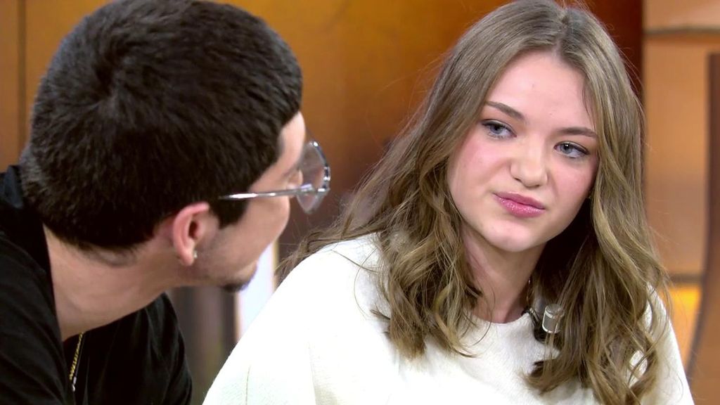 Se reencuentra con su mejor amigo del instituto para preguntarle por qué le bloqueó de la noche a la mañana