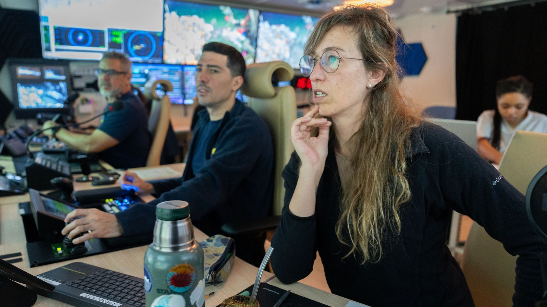 La reacción del equipo al avistar la medusa