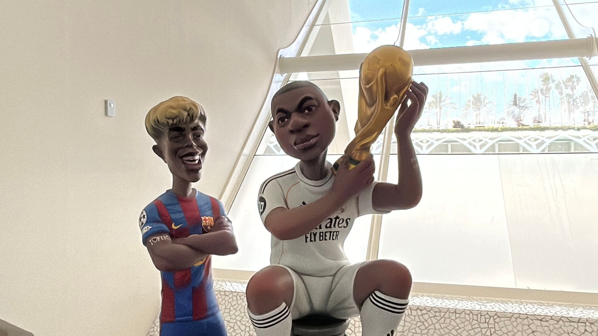 Lamine Yamal y Mbappé como campeón del mundo