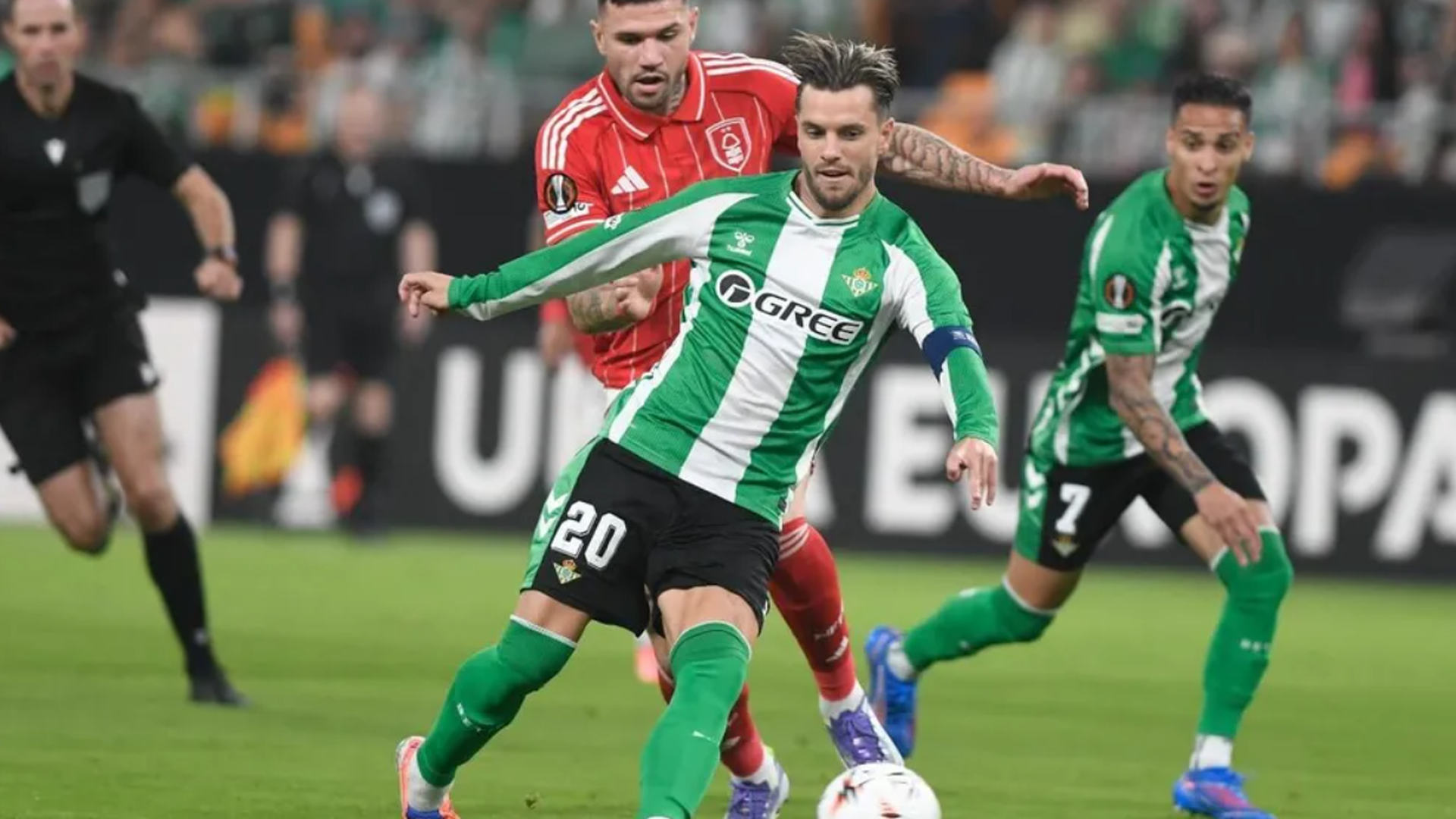 Lo Celso, en el partido ante el Nottingham Forest