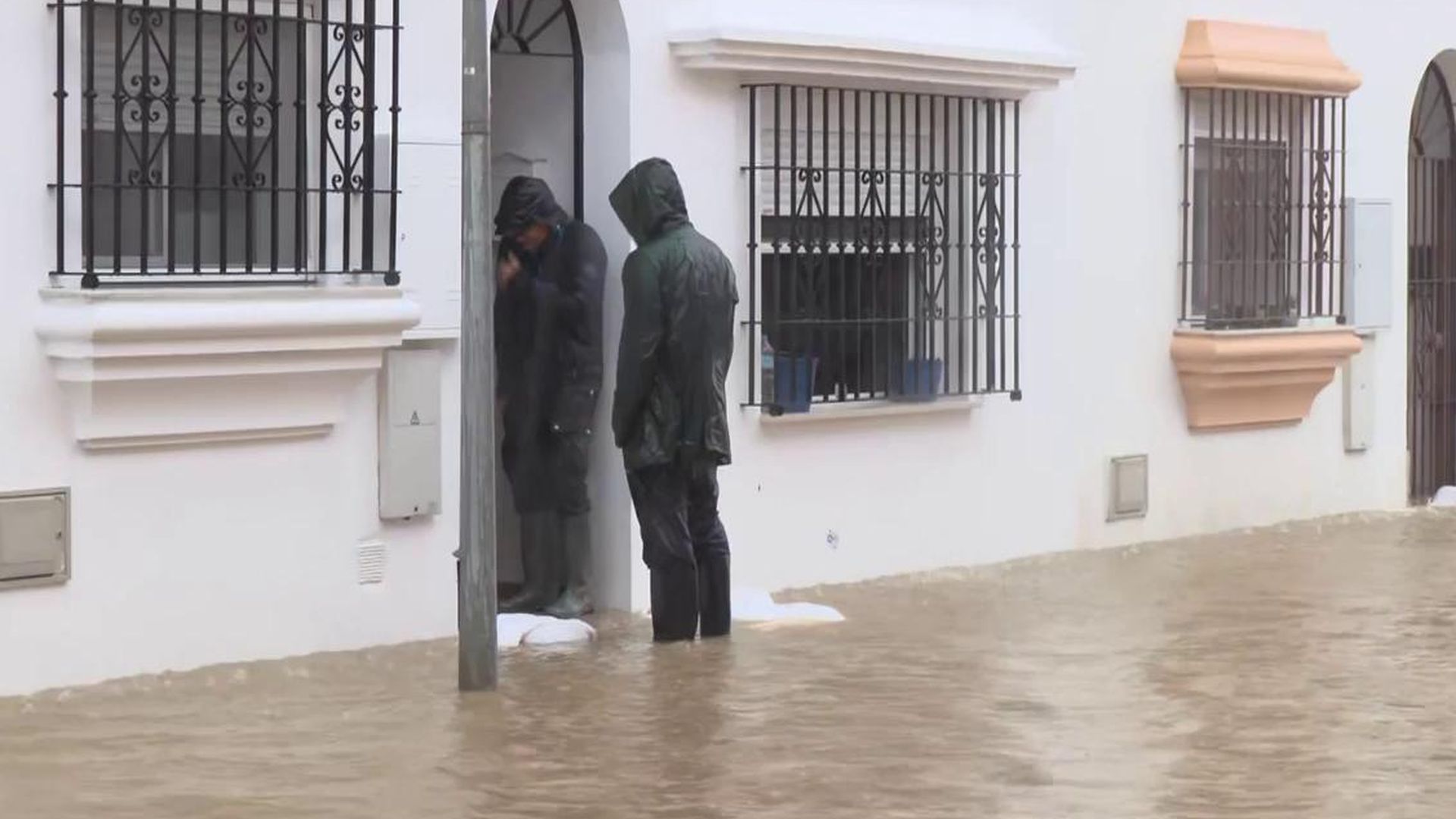 Más de 2.000 vecinos sin electricidad en Tesorillo, Cádiz: llevan aislados dos días y han comenzado a racionarse la comida