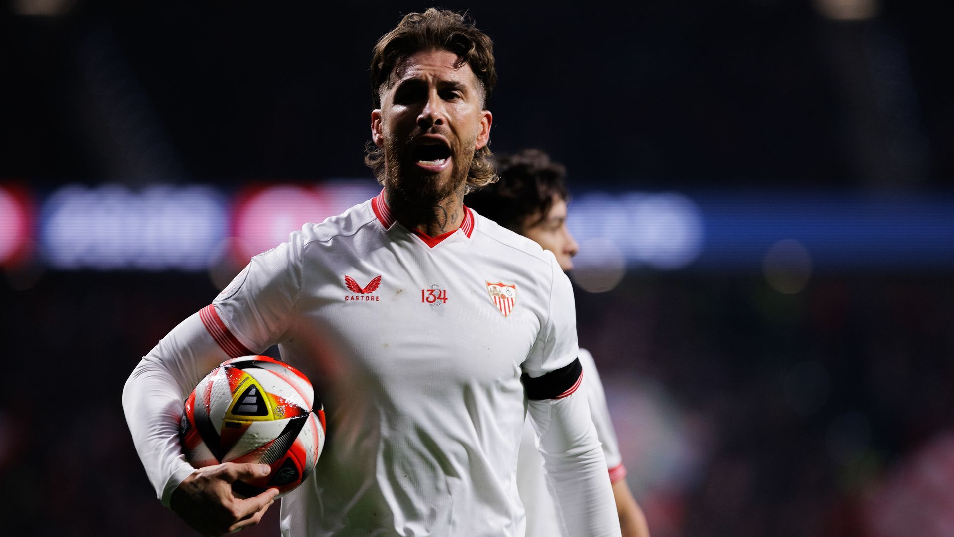 Sergio Ramos celebrando un gol con el Sevilla