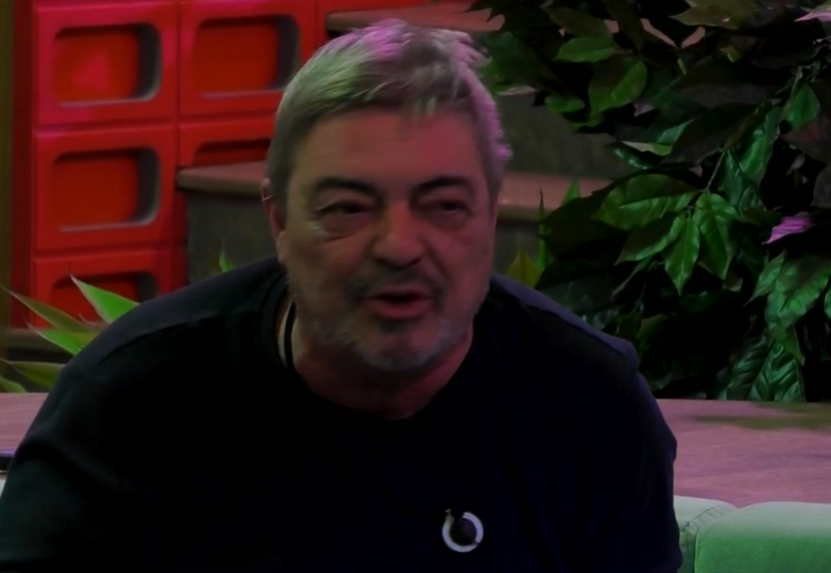 Canales departe en el salón