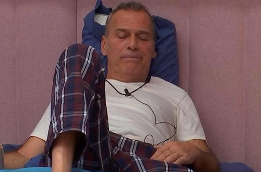 Carlos departe con Belén