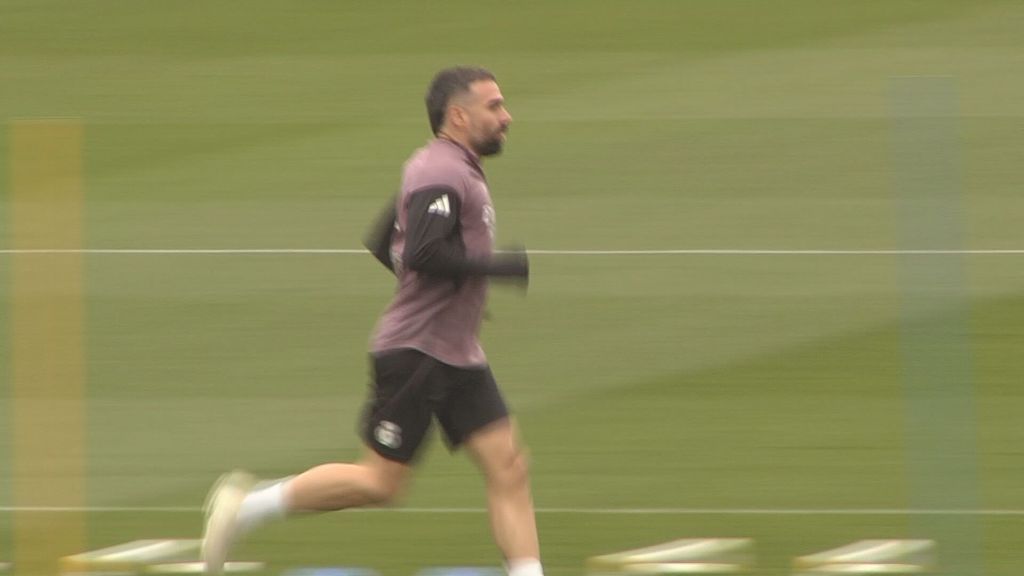 Arbeloa recupera piezas importantes a espera de minutos