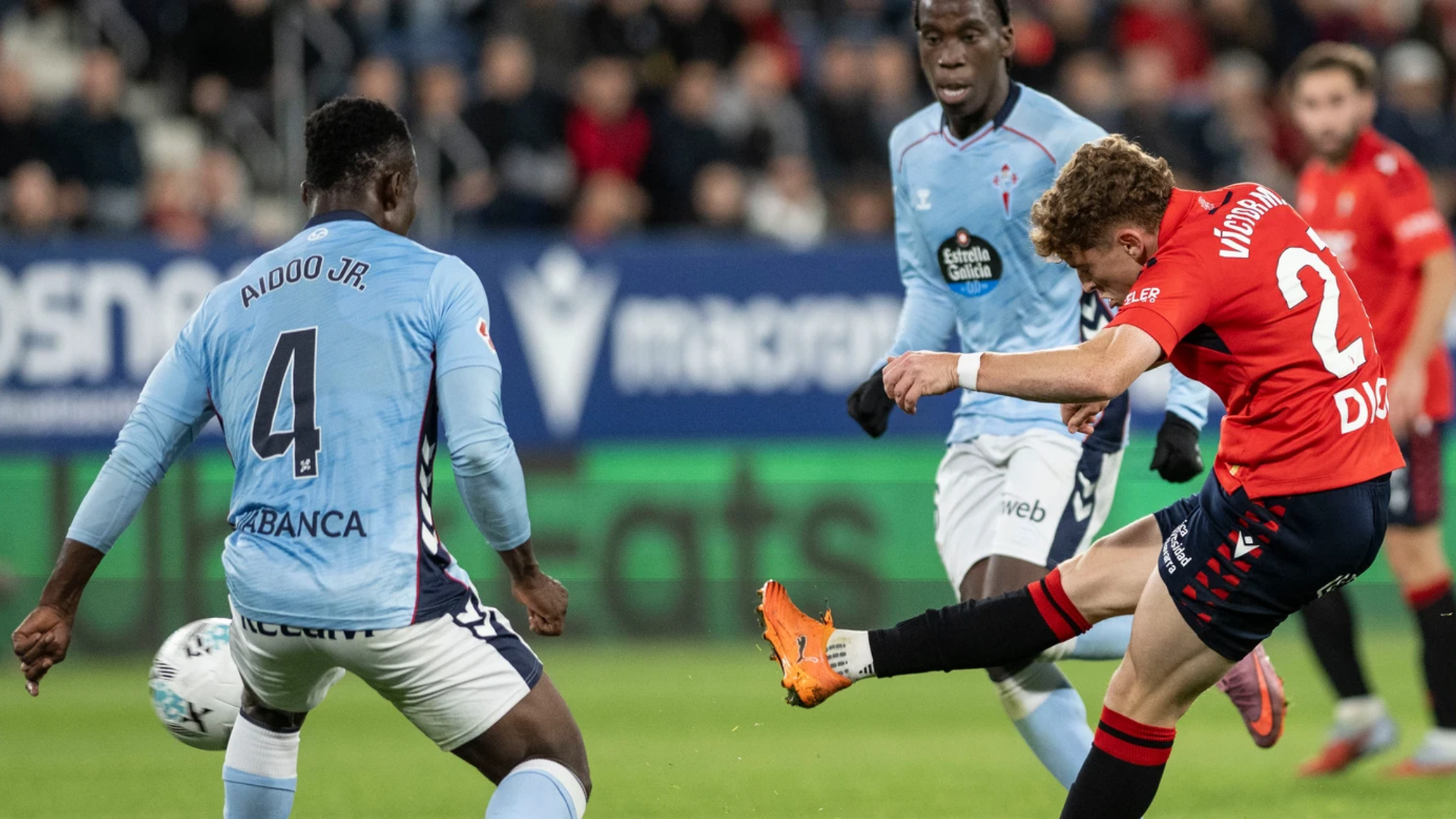 Joseph Aidoo ante el CA Osasuna