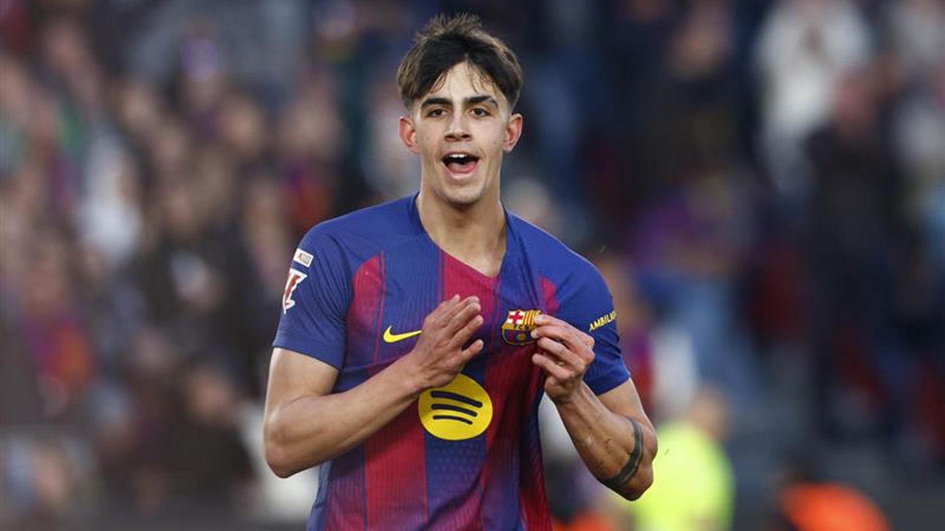 Marc Bernal celebrando su gol ante el Mallorca