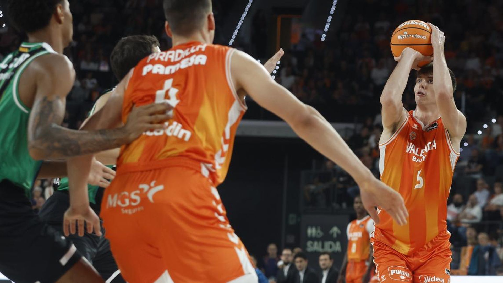 Valencia Basket cierra una exigente semana de visitante en la cancha del Joventut Badalona