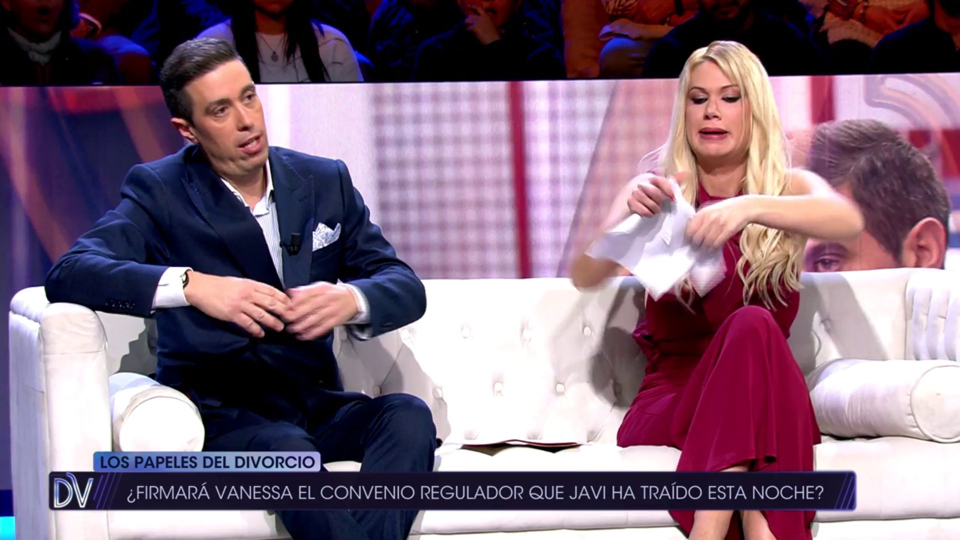 Vanessa Bouza rompe los papeles del divorcio con Javier Mouzo