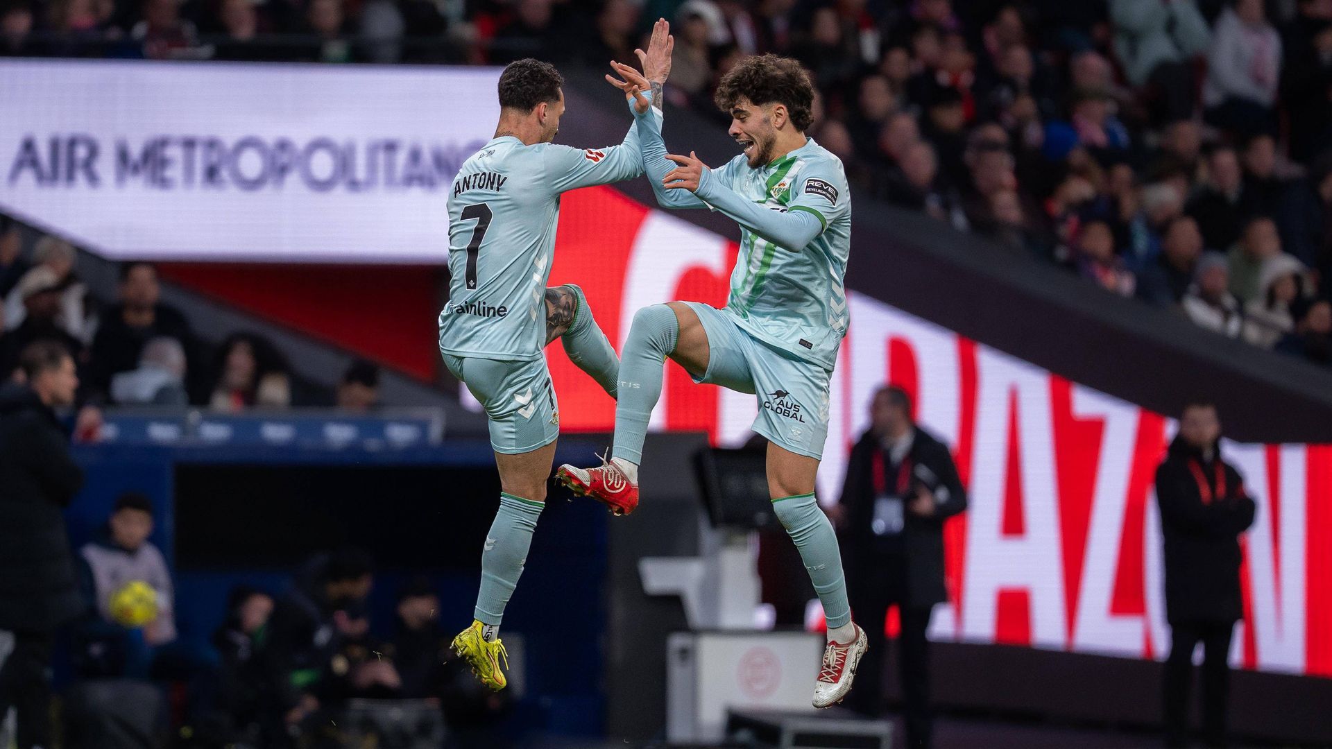 Antony celebra su gol al Atlético
