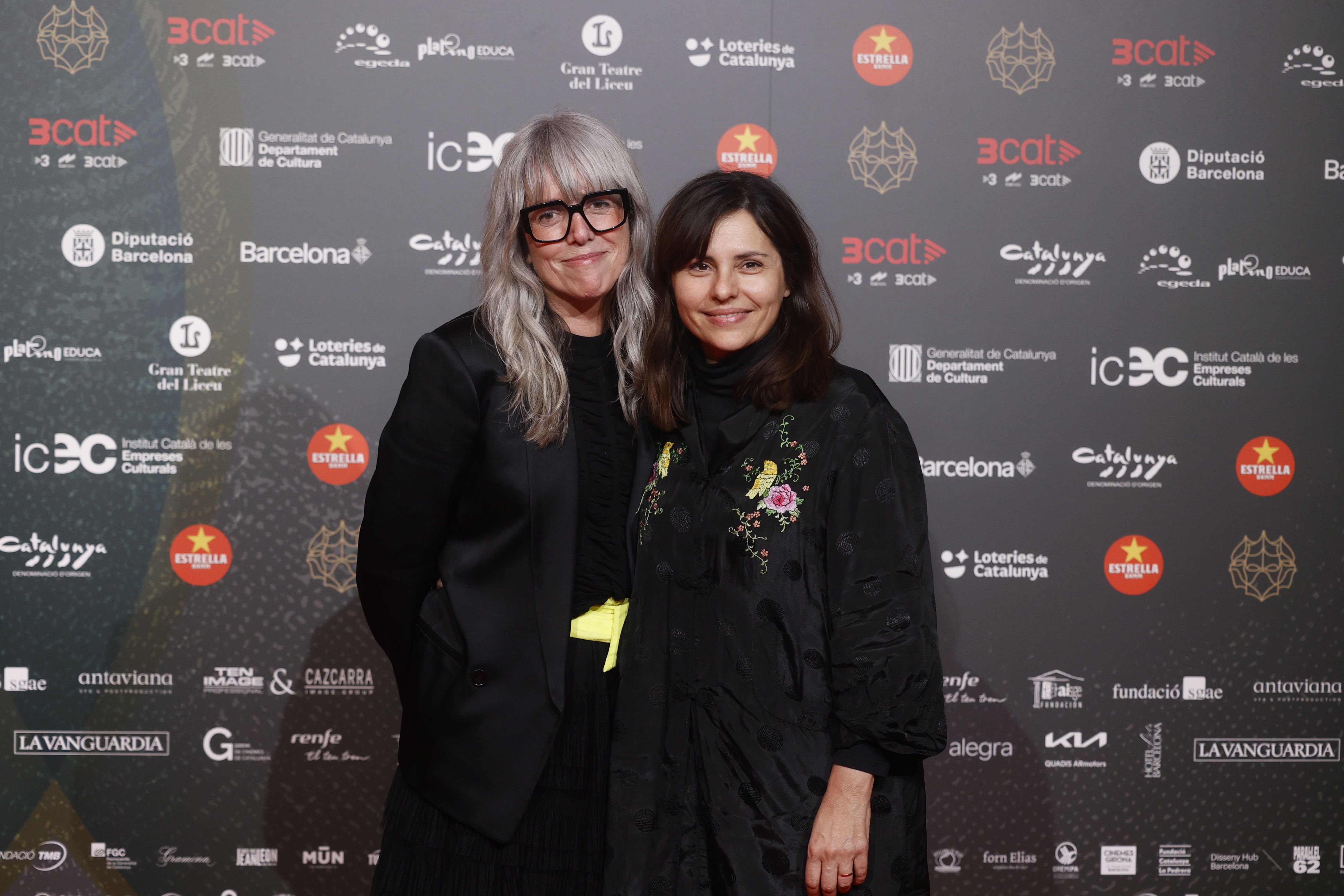 Ainhoa Casado y Eva Perales en la alfombra roja de los Premios Gaudí 2026