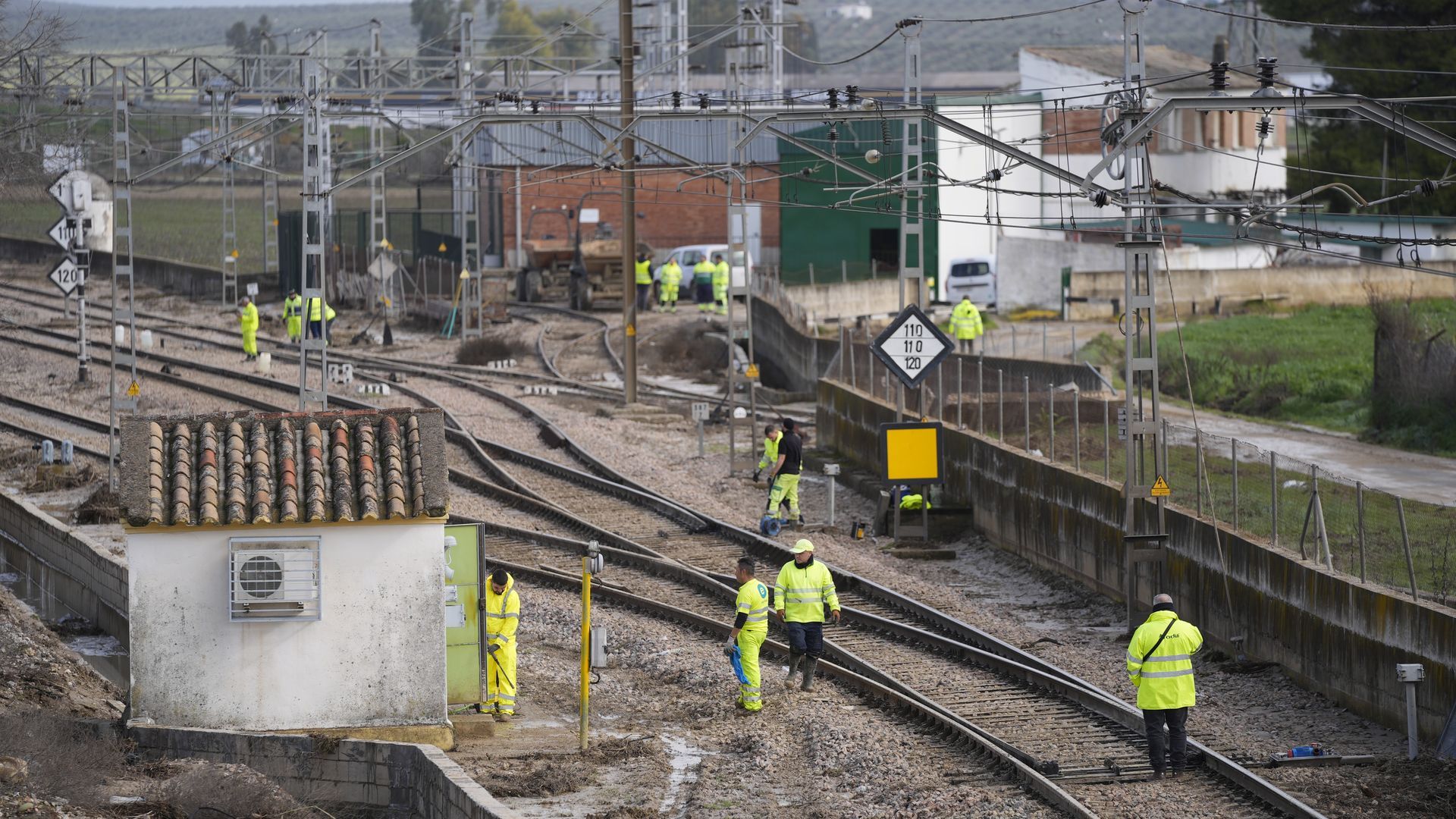 La borrasca Marta, en la Península: Adif suspende circulación trenes entre Jaén, Alcolea de Córdoba y Lora del Río, Sevilla