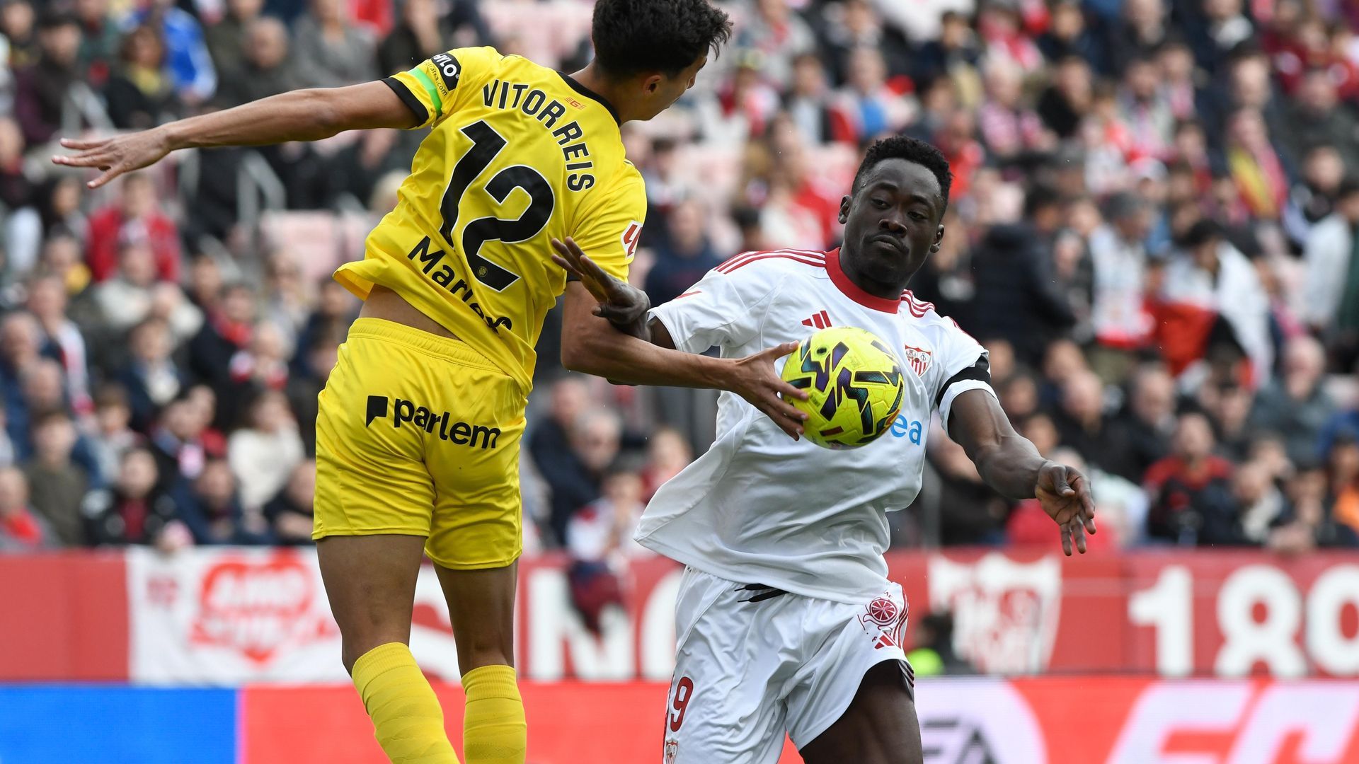 La polémica mano en el Sevilla - Girona