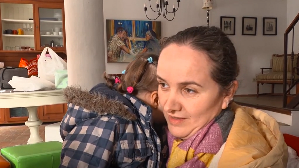 Mari Ángeles, quien ha sido desalojada con su hija de 19 meses de Grazalema por la borrasca: "No sabemos cuándo vamos a volver"Mari Ángeles, quien ha sido desalojada con su hija de 19 meses de Grazalema por la borrasca: "No sabemos cuándo vamos a volver"