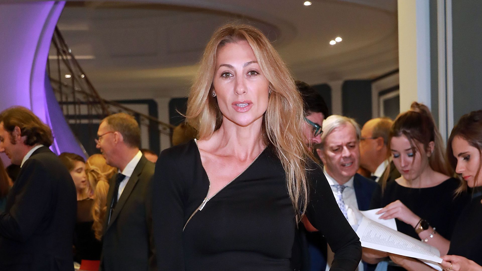 Última hora | Mónica Pont traiciona a su amiga Elsa Anka al enamorarse de su exprometido Víctor Prat Fiesta 2026 Top Vídeos 1017