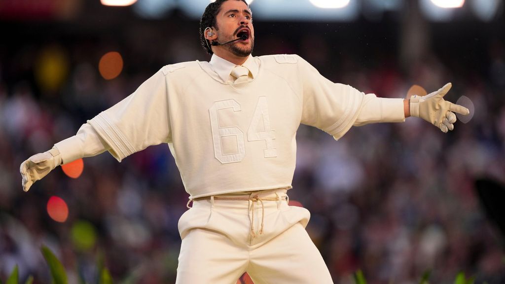 Bad Bunny se adueña de la Super Bowl bailando salsa con Lady Gaga y reivindica una América más allá de Estados Unidos