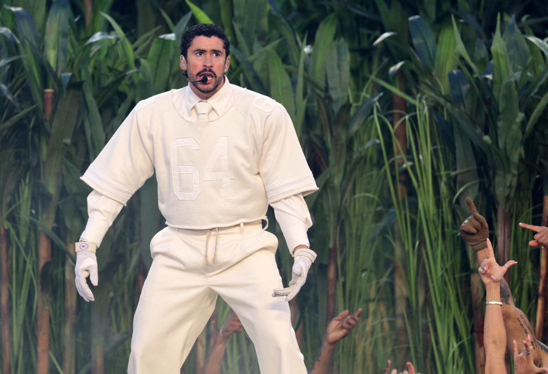 Bad Bunny eligió a Zara para vestir durante su espectáculo de la Super Bowl