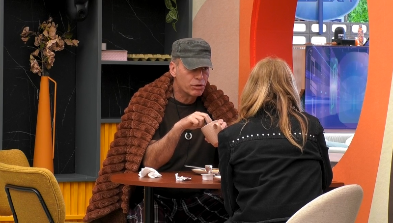 Carlos Lozano y Belén Rodríguez charlan a media voz