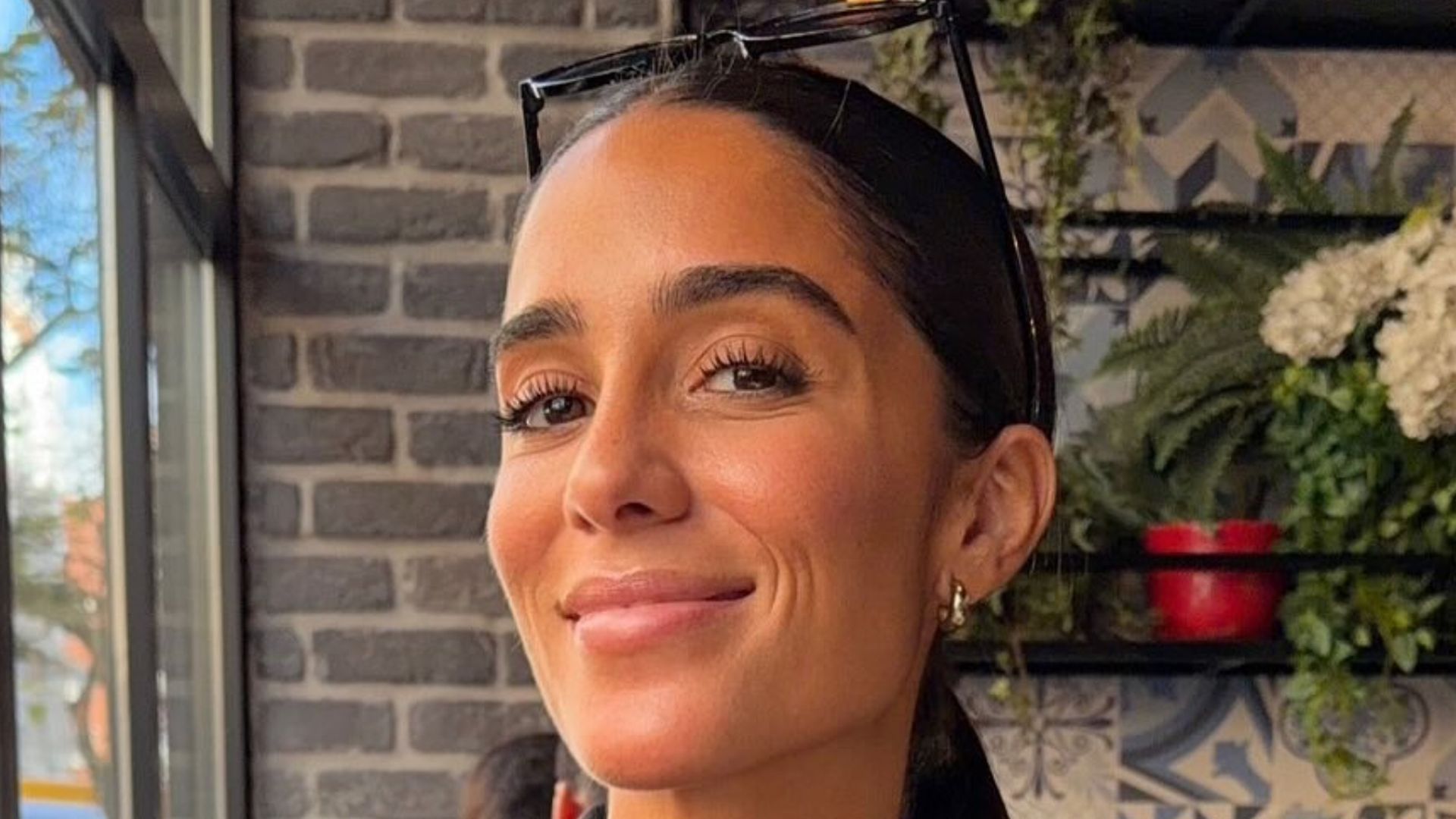 Claudia Martínez muestra sus dos opciones de look totalmente opuestas para San Valentín Claudia Martínez muestra sus dos opciones de look totalmente opuestas para San Valentín