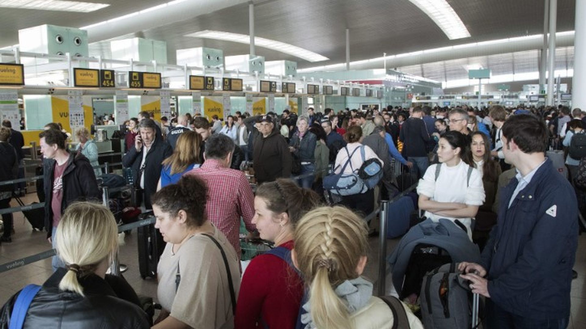 El puente aéreo entre Madrid y Barcelona se dispara: entre la huelga de los trenes, los accidentes y las incidencias climáticas