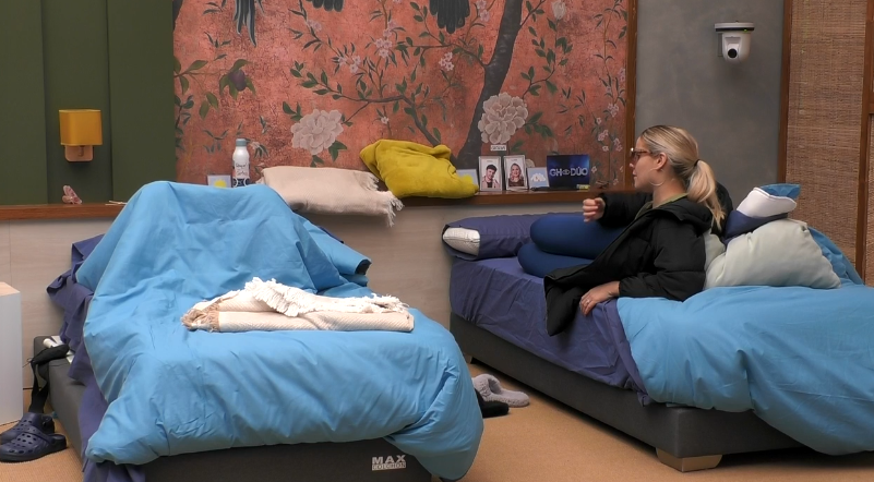 Gloria González habla con la otra cama