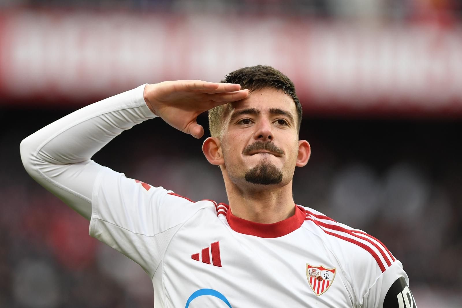 Kike Salas celebra su gol al Girona