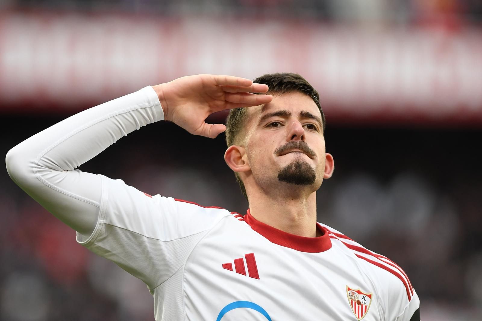 Kike Salas celebra su gol al Girona