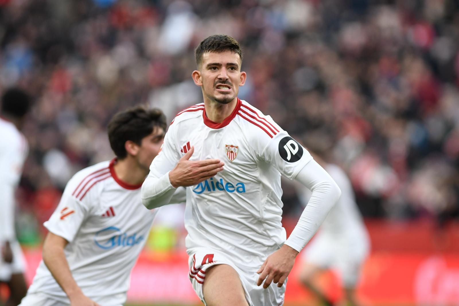 Kike Salas celebra su gol al Girona