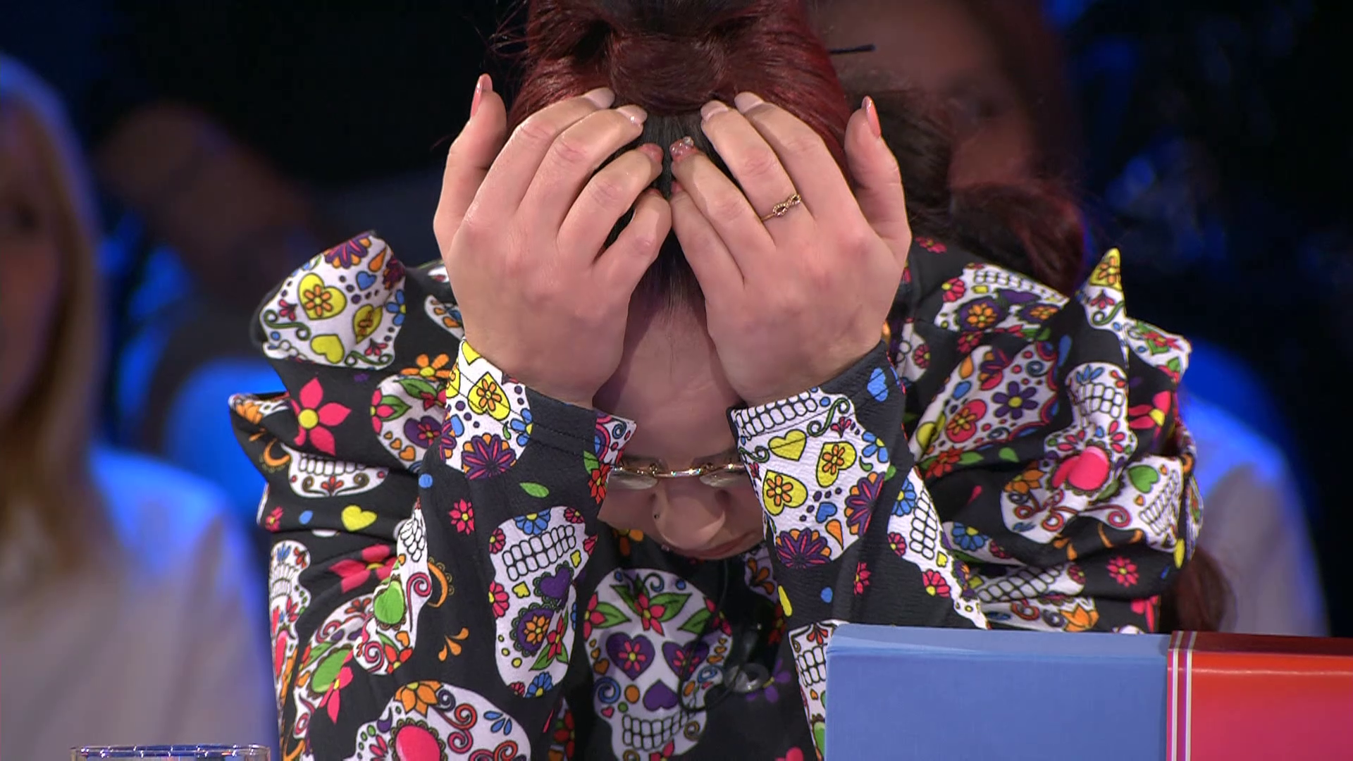 La lágrimas de una concursante por la presión del juego en '¡Allá tú!'