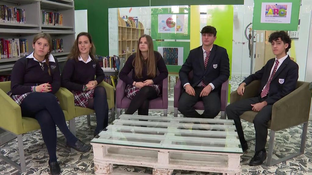 Los adolescentes, impotentes ante su adicción a las RRSS: "Me he llegado a tirar tres horas viendo vídeos"