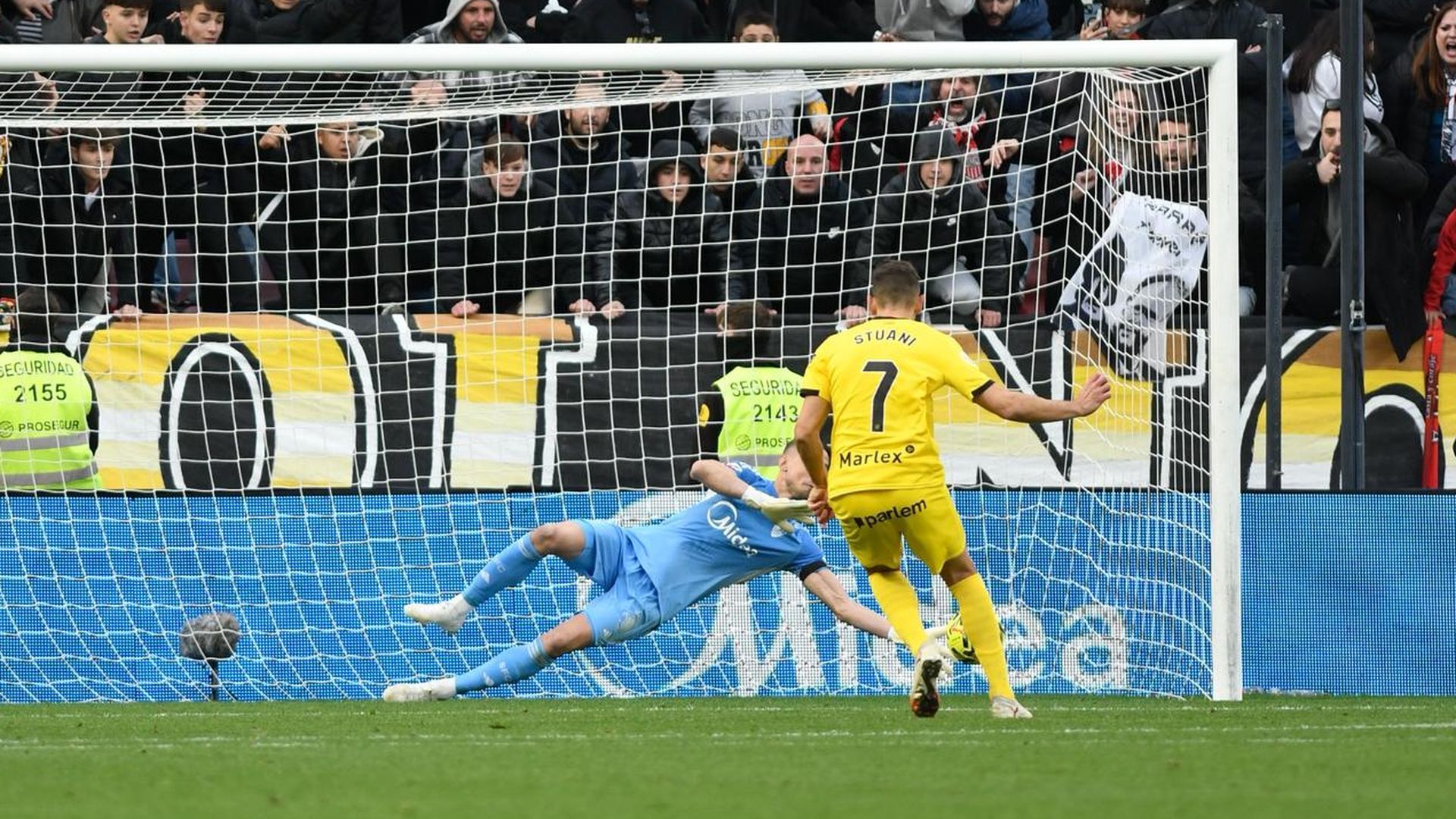 Odysseas Vlachodimos para el penalti de Stuani