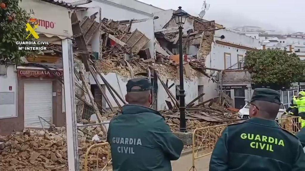 Rescatan a tres personas tras el derrumbe de una casa en Alcalá de los Gazules, Cádiz