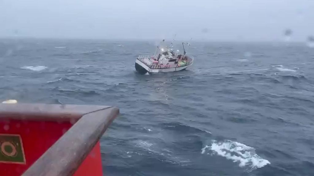 A la deriva el Itoiz tras naugrafar por culpa del temporal en el mar