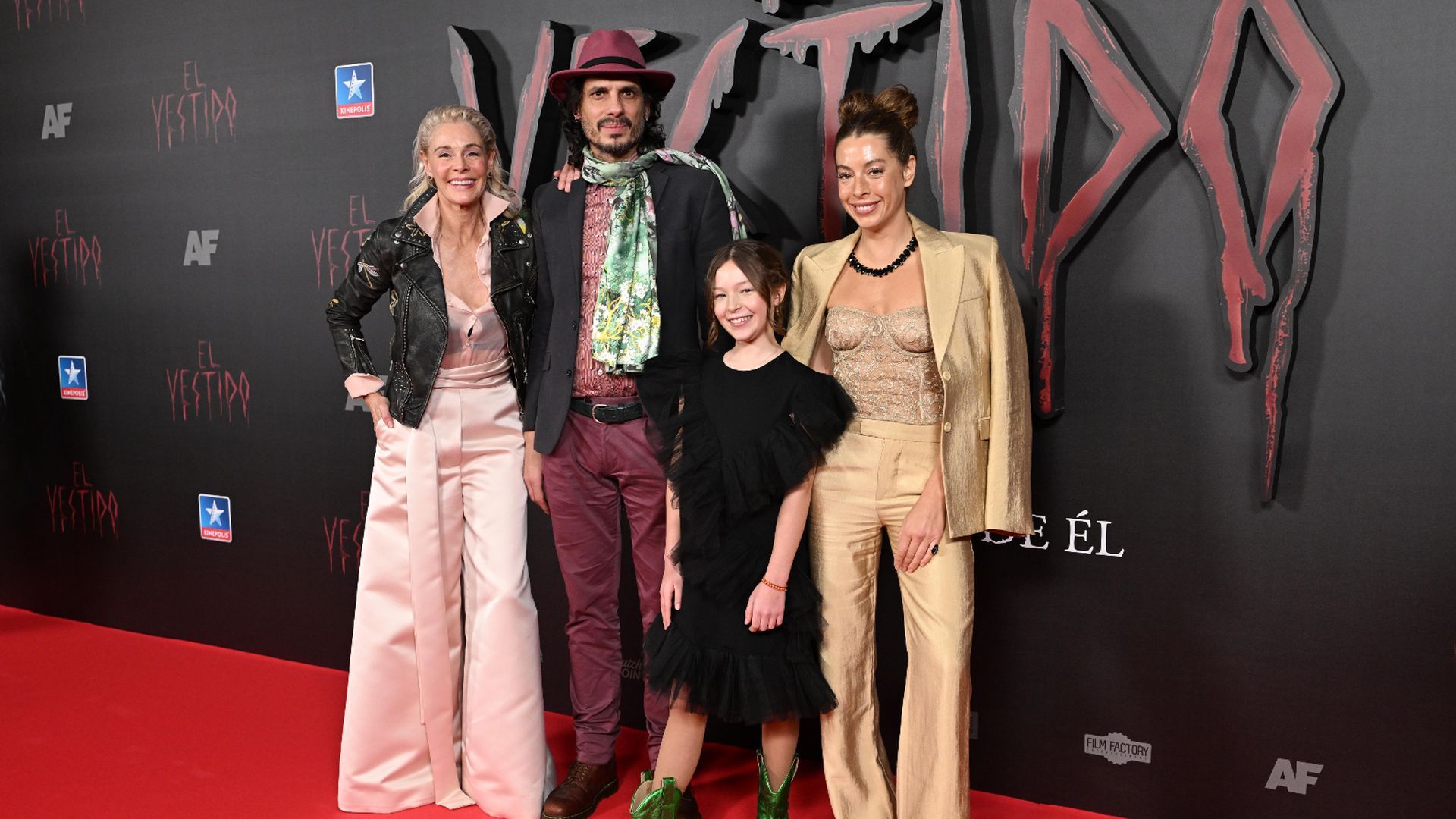 Belén Rueda, junto a su hija, Belén Écija, Jacob Santana y Vera Centenera en la premiere de 'El vestido'
