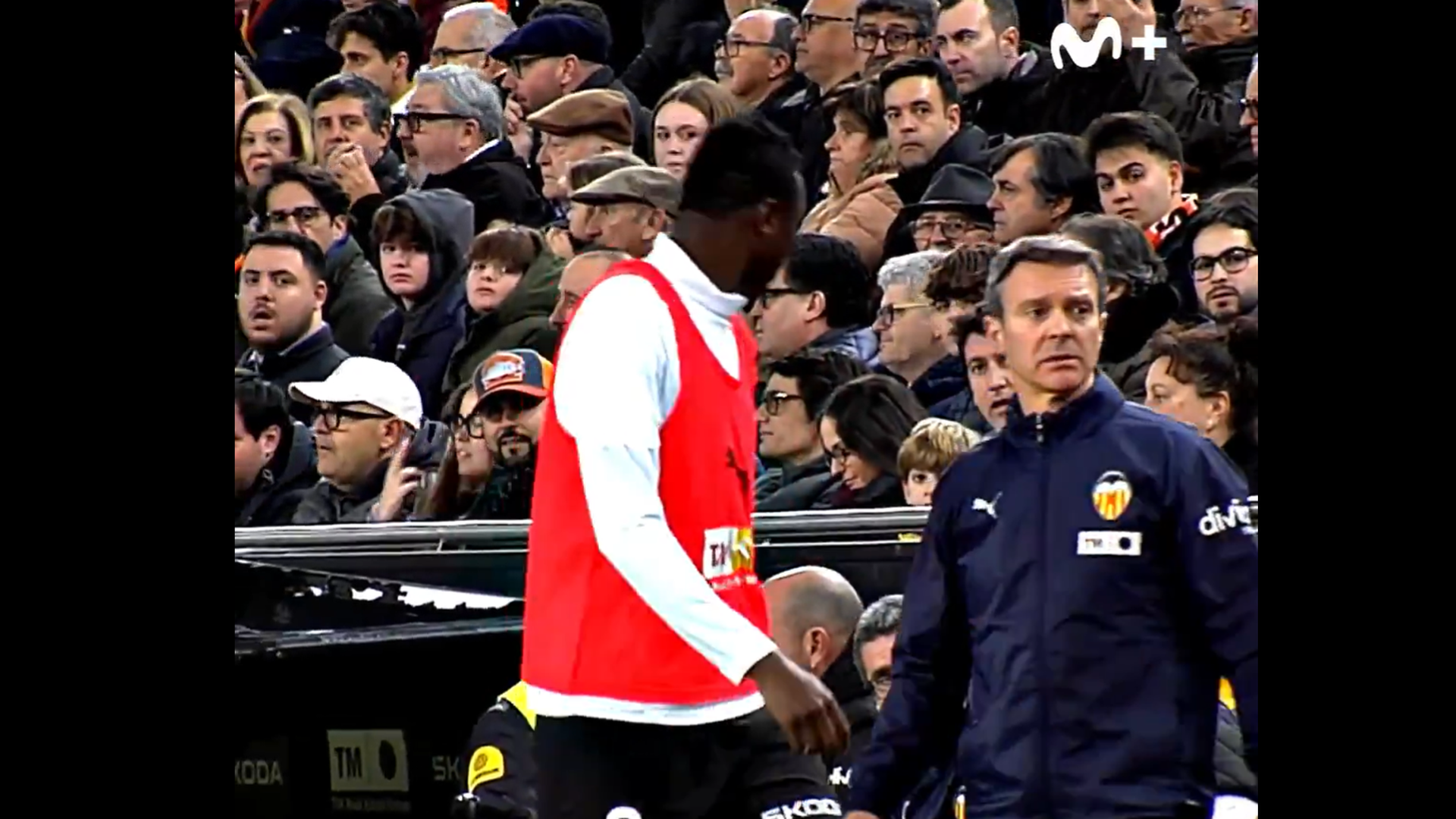 El lío de Sadiq Umar con Carlos Corberán en su cambio en el Valencia - Real Madrid