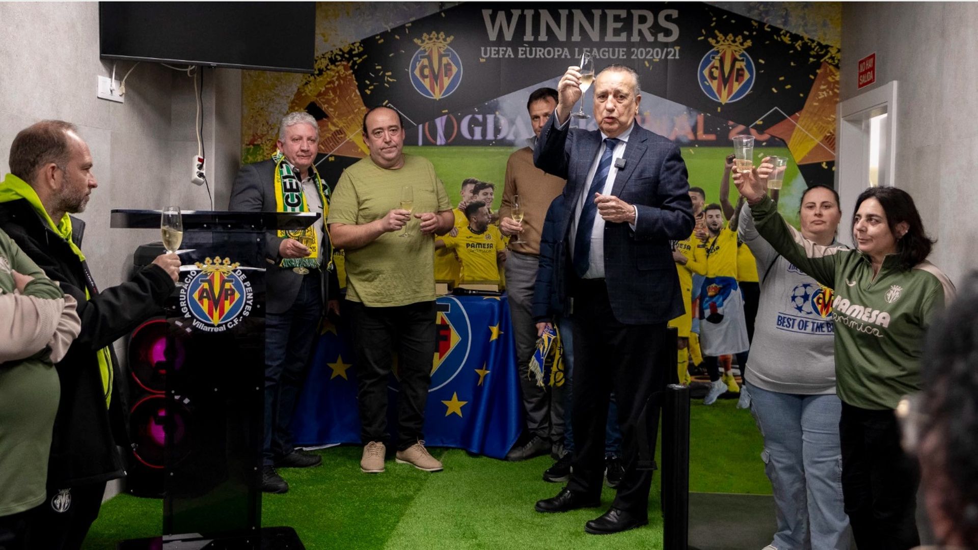 El Villarreal celebra la permanencia.