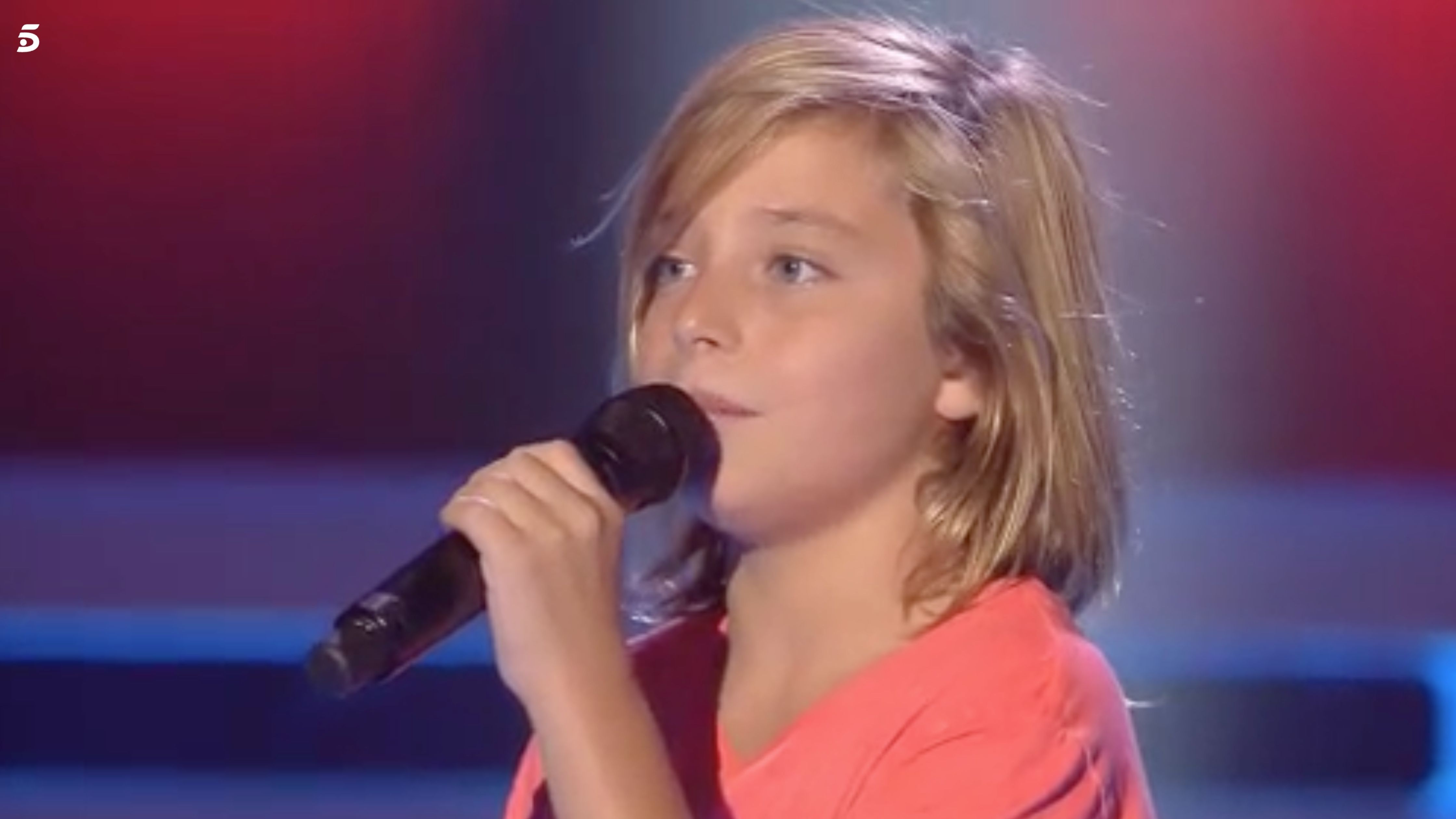 Izan, de niño, en 'La Voz Kids' de Telecinco