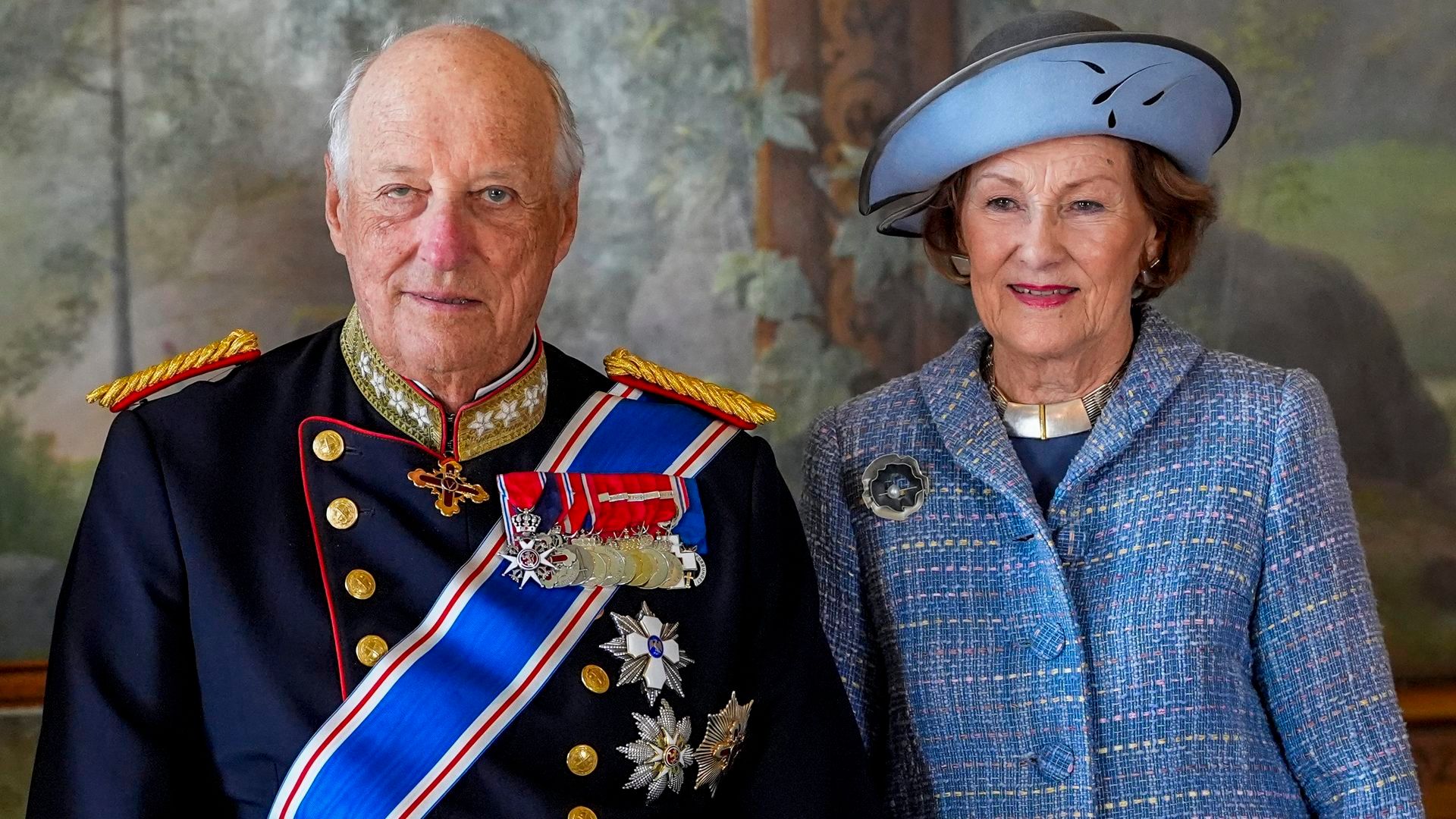 Los reyes Harald y Sonia en el Palacio Real de Noruega
