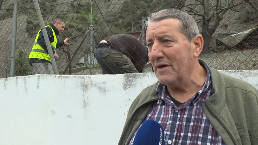 Los vecinos de Dúdar vuelven a casa y se encuentran un panorama desolador por las lluvias: "Parte de la montaña se ha venido encima"