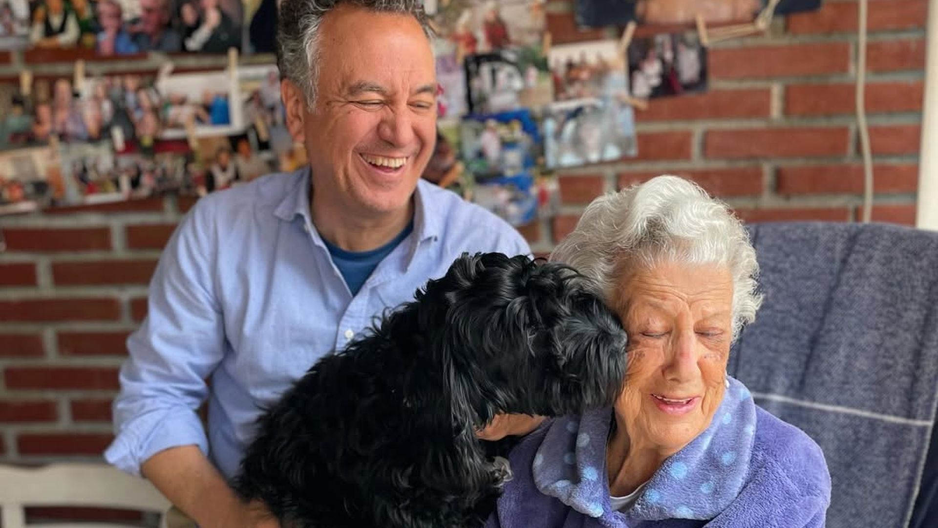 Roberto Brasero con su madre, Felicidad